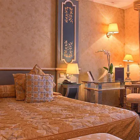 Hotel Beaumarchais Paris