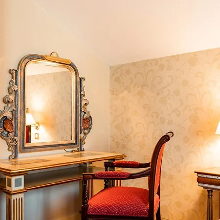 Hotel Beaumarchais Paris