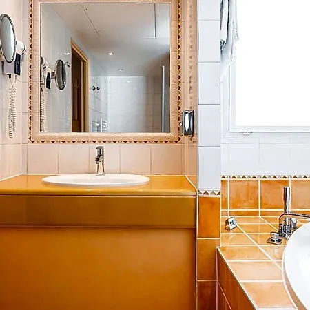 Beaumarchais Hotel